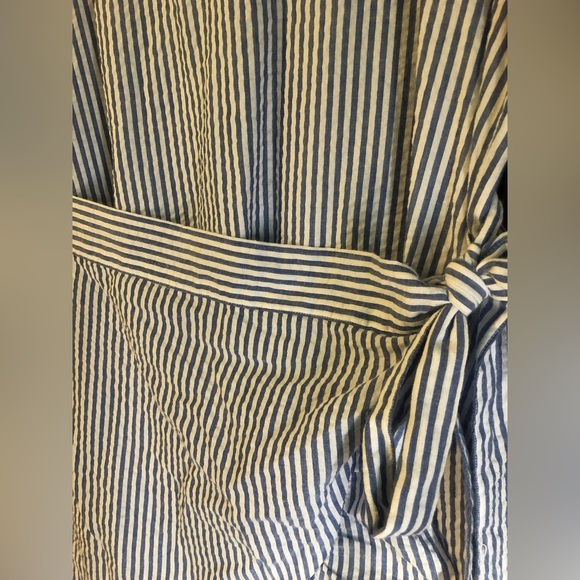 Vineyard Vines Seersucker Wrap Dress in Ocean Reef - Picture 2 of 4